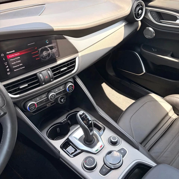 2022 Alfa Romeo Giulia - Image 14 of 20