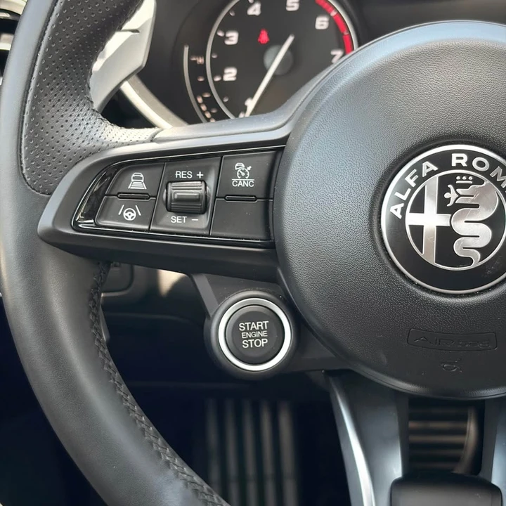 2022 Alfa Romeo Giulia - Image 17 of 20