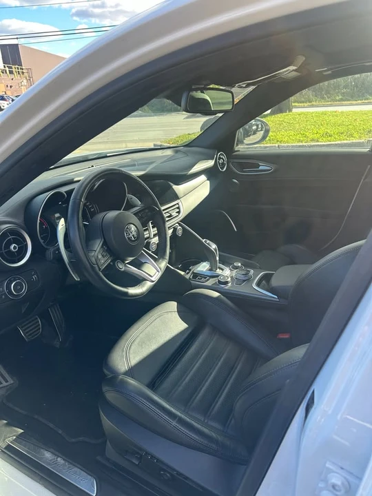 2022 Alfa Romeo Giulia - Image 6 of 11