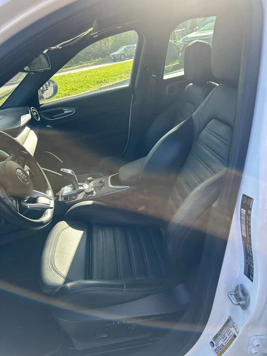 2022 Alfa Romeo Giulia - Image 5 of 11