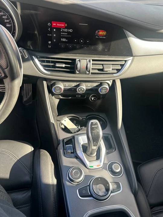 2022 Alfa Romeo Giulia - Image 2 of 11