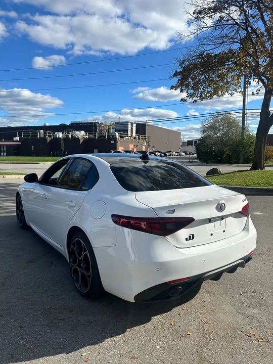 2022 Alfa Romeo Giulia - Image 7 of 11