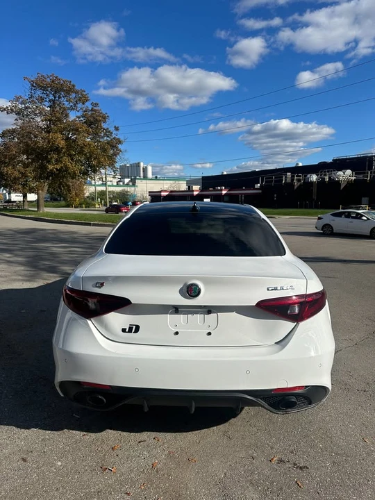 2022 Alfa Romeo Giulia - Image 8 of 11