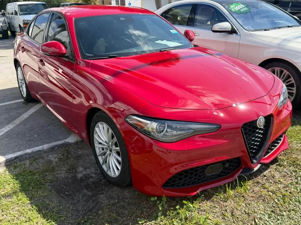 2022 Alfa Romeo Giulia - Image 2 of 13