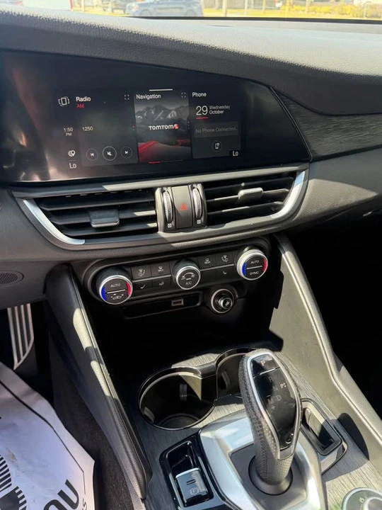 2022 Alfa Romeo Giulia - Image 12 of 13