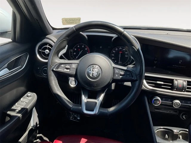 2022 Alfa Romeo Giulia - Image 16 of 19