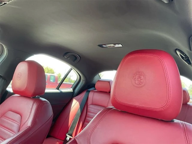 2022 Alfa Romeo Giulia - Image 14 of 19