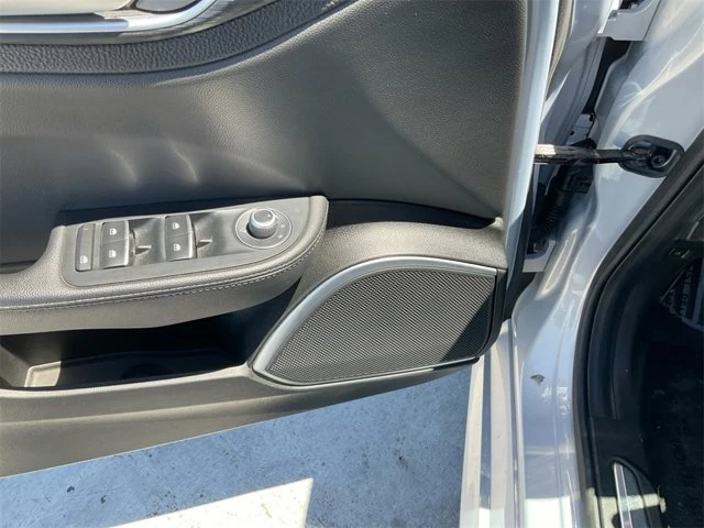2022 Alfa Romeo Giulia - Image 12 of 19