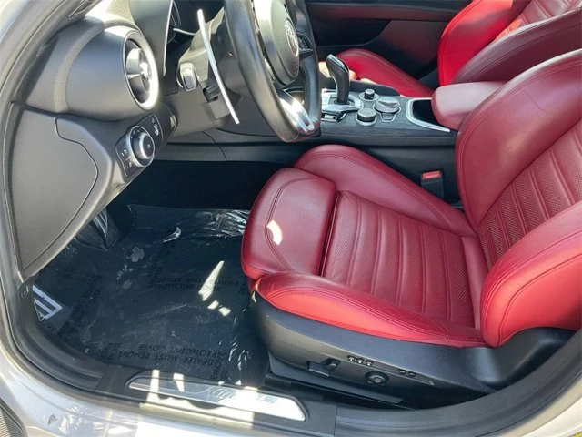 2022 Alfa Romeo Giulia - Image 11 of 19