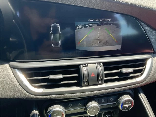 2022 Alfa Romeo Giulia - Image 18 of 19