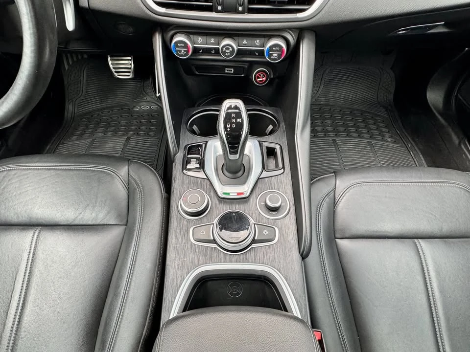 2022 Alfa Romeo Giulia - Image 4 of 19