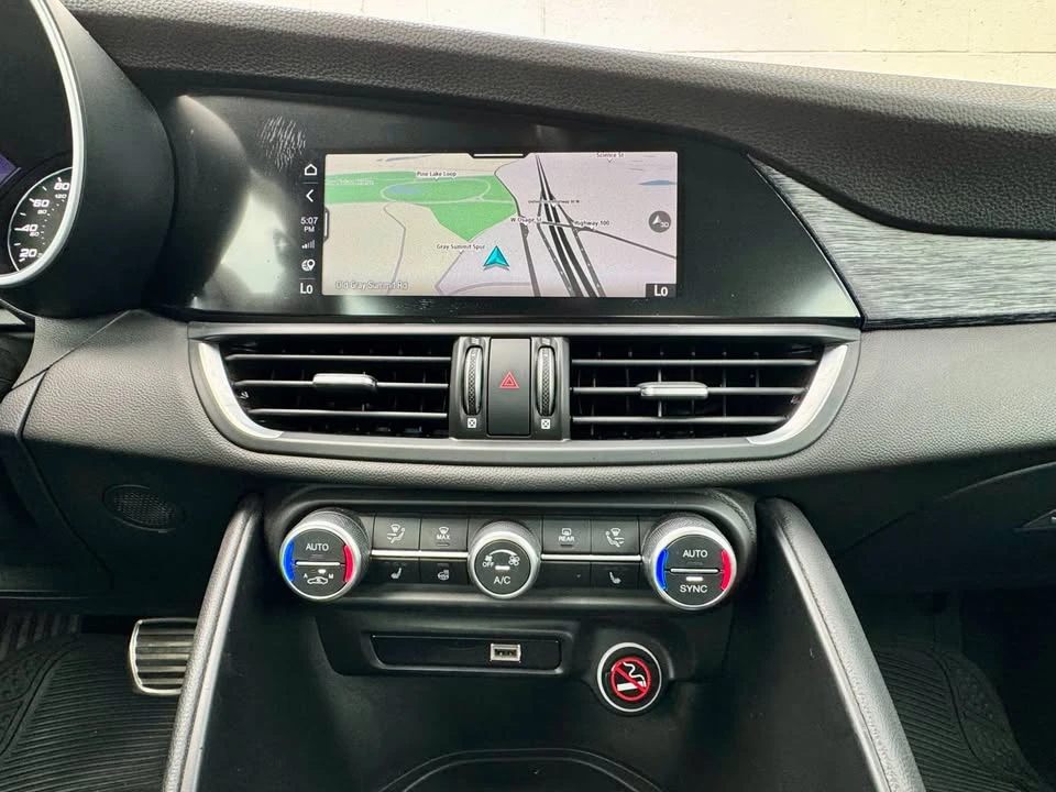 2022 Alfa Romeo Giulia - Image 5 of 19