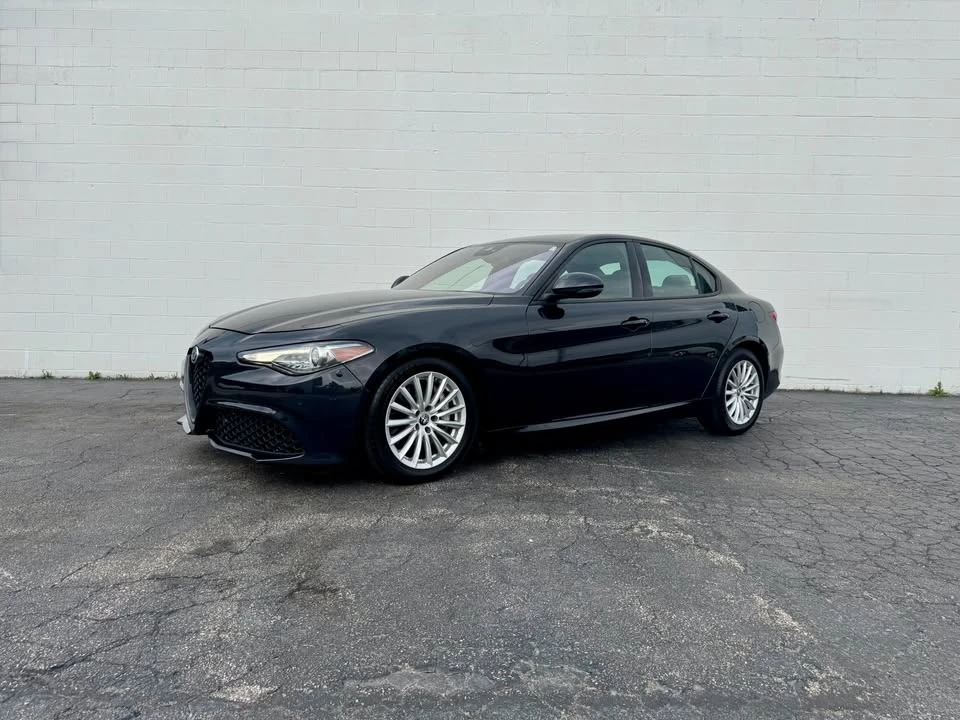 2022 Alfa Romeo Giulia - Image 17 of 19