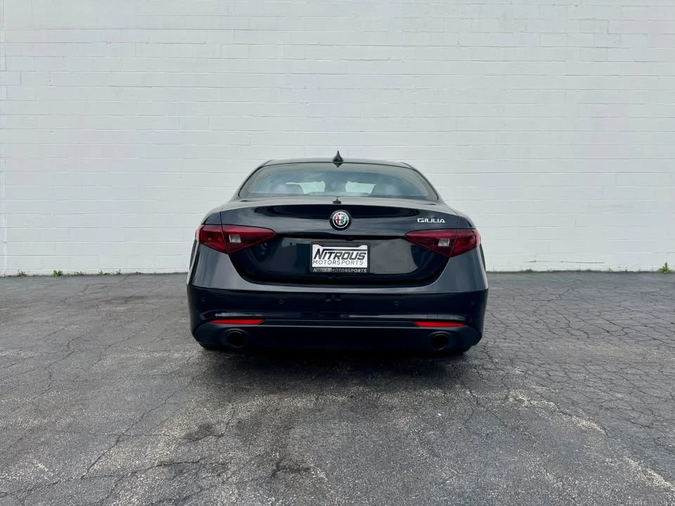 2022 Alfa Romeo Giulia - Image 11 of 19