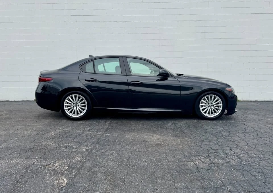 2022 Alfa Romeo Giulia - Image 7 of 19