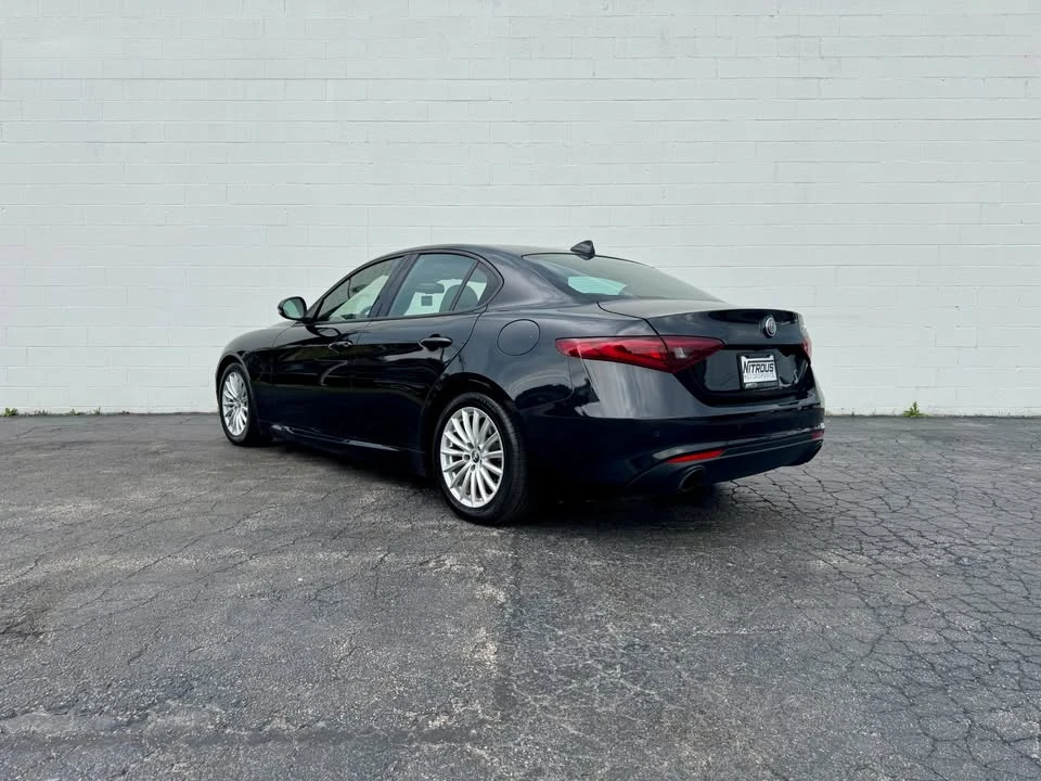 2022 Alfa Romeo Giulia - Image 13 of 19