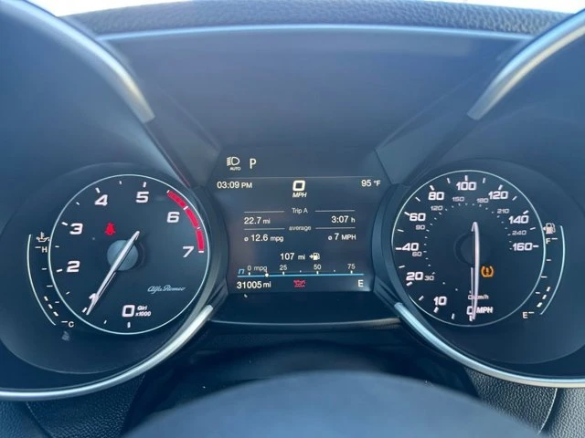 2022 Alfa Romeo Giulia - Image 17 of 19