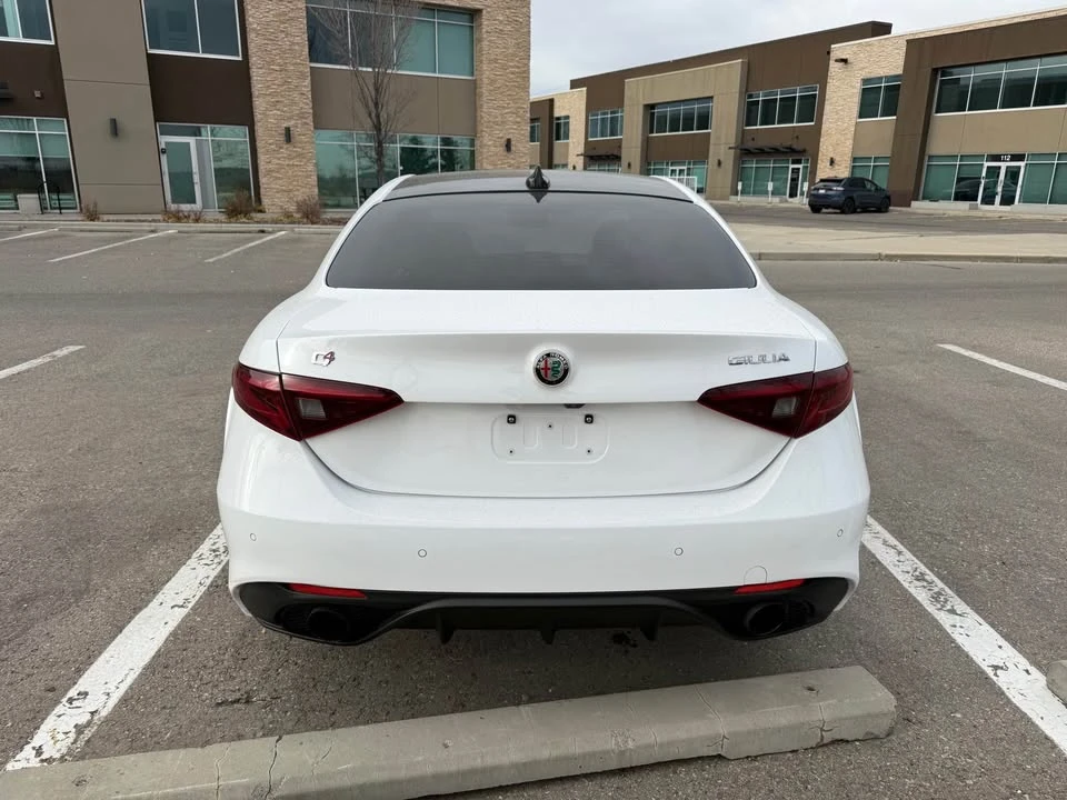 2022 Alfa Romeo Giulia - Image 5 of 11