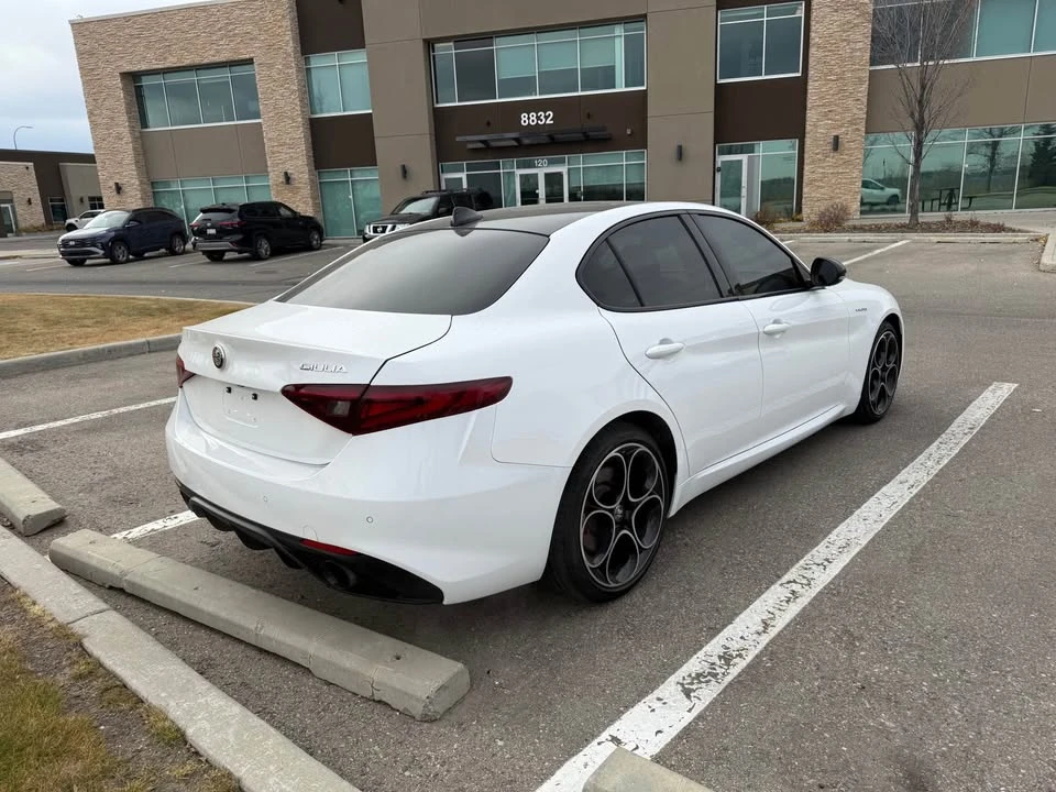 2022 Alfa Romeo Giulia - Image 4 of 11