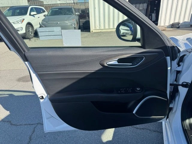 2022 Alfa Romeo Giulia - Image 10 of 19