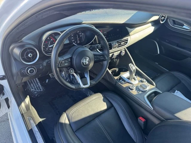 2022 Alfa Romeo Giulia - Image 13 of 19