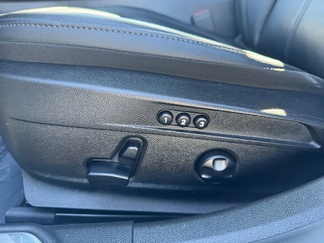 2022 Alfa Romeo Giulia - Image 11 of 19