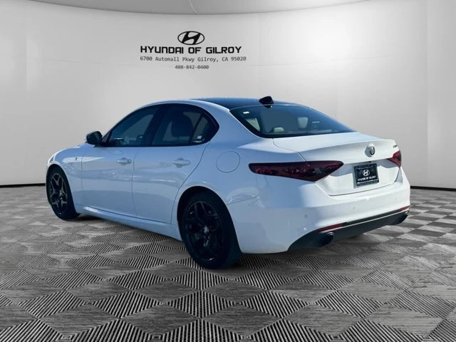 2022 Alfa Romeo Giulia - Image 7 of 19