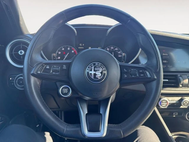 2022 Alfa Romeo Giulia - Image 16 of 19