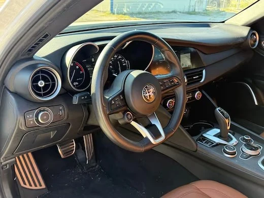 2022 Alfa Romeo Giulia - Image 3 of 3