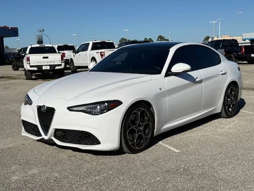 2022 Alfa Romeo Giulia - Image 2 of 3