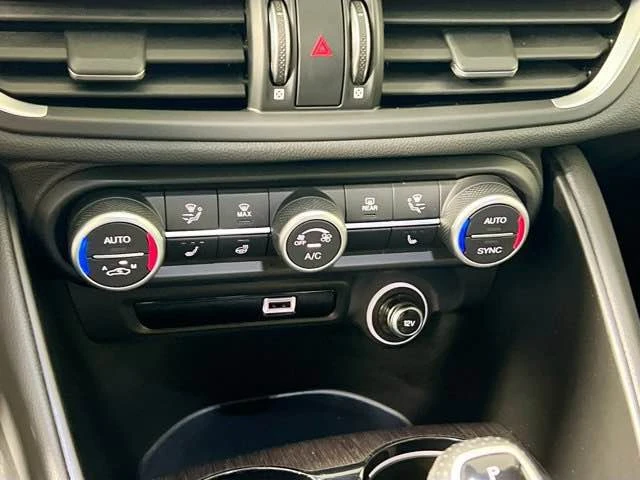 2022 Alfa Romeo Giulia - Image 5 of 6