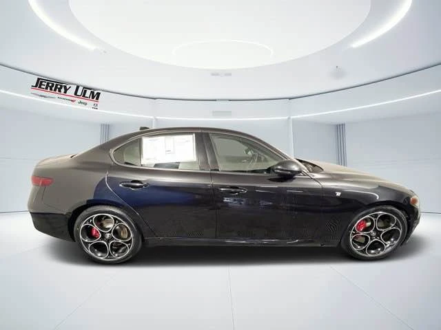 2022 Alfa Romeo Giulia - Image 3 of 6