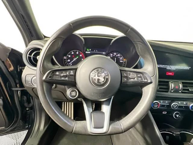 2022 Alfa Romeo Giulia - Image 4 of 6