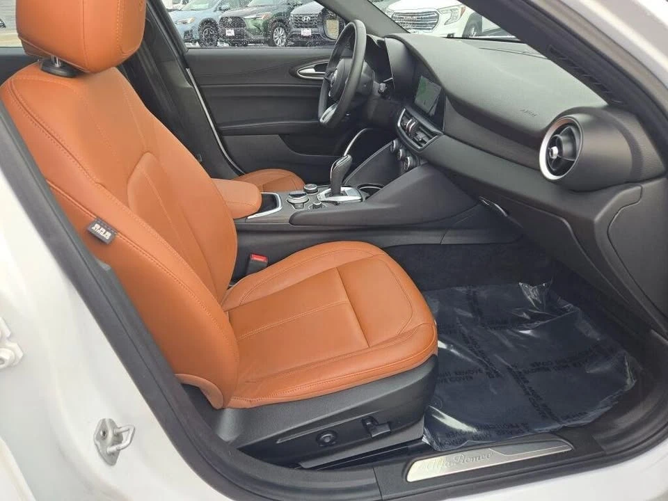 2022 Alfa Romeo Giulia - Image 13 of 14