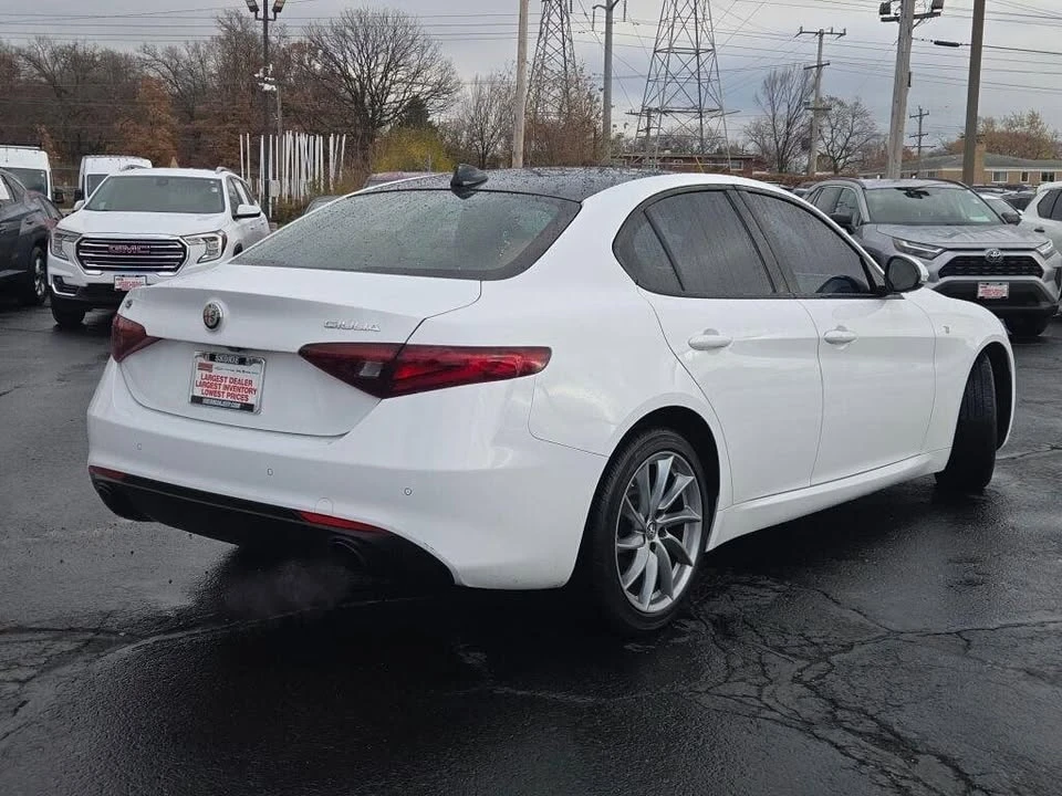 2022 Alfa Romeo Giulia - Image 10 of 14