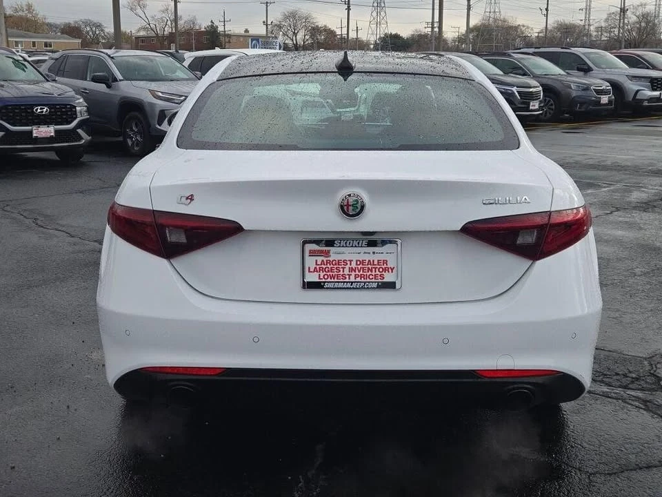 2022 Alfa Romeo Giulia - Image 9 of 14