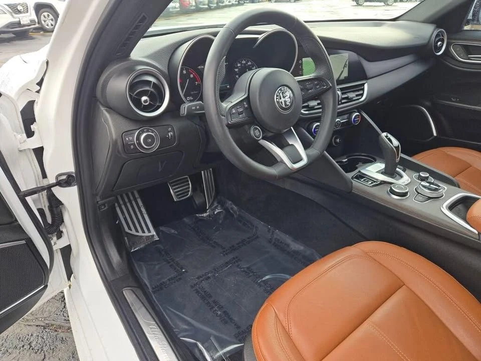 2022 Alfa Romeo Giulia - Image 6 of 14