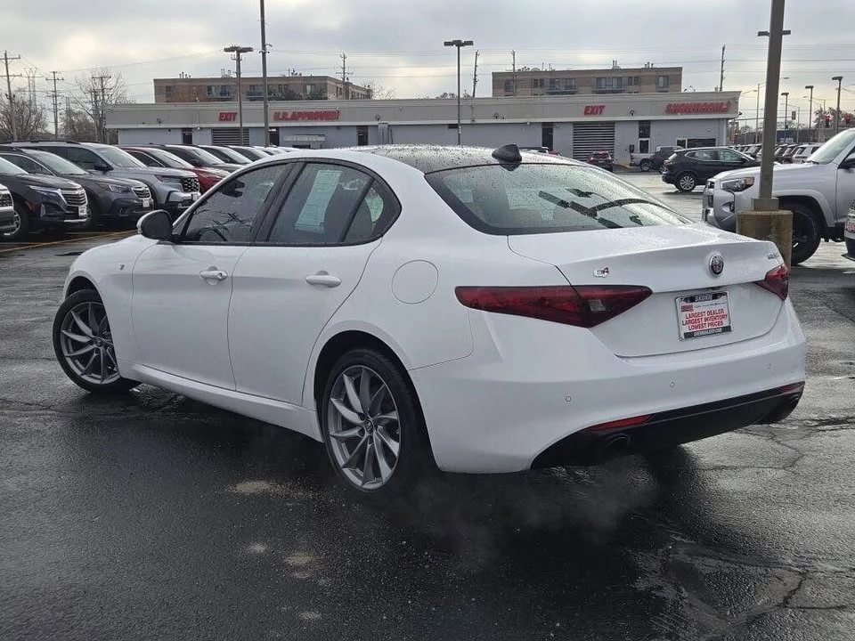 2022 Alfa Romeo Giulia - Image 8 of 14