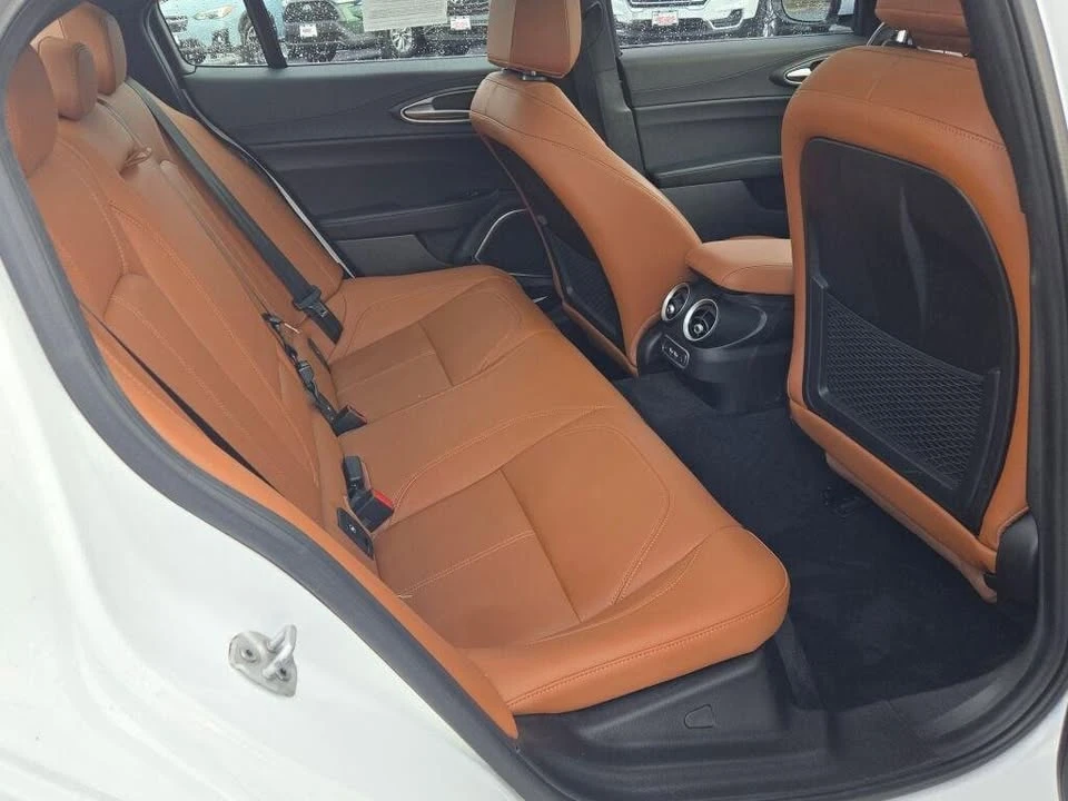 2022 Alfa Romeo Giulia - Image 11 of 14