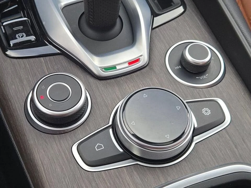 2022 Alfa Romeo Giulia - Image 3 of 14