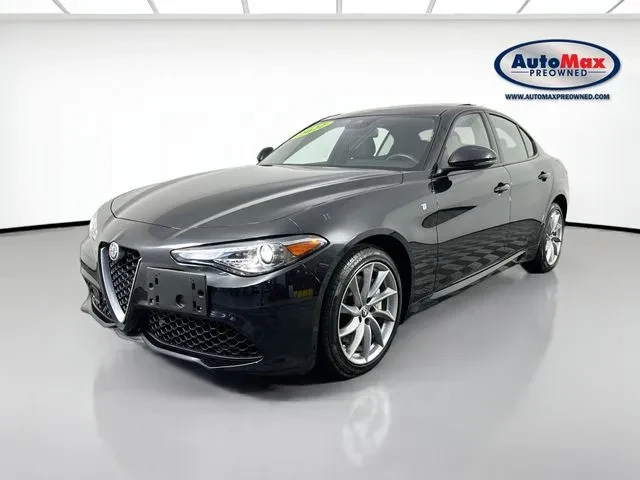 2022 Alfa Romeo Giulia - Image 5 of 18