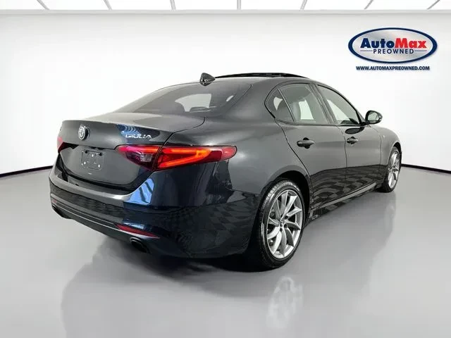 2022 Alfa Romeo Giulia - Image 2 of 18