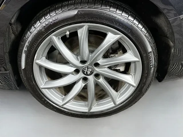 2022 Alfa Romeo Giulia - Image 18 of 18