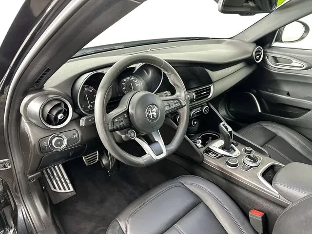 2022 Alfa Romeo Giulia - Image 11 of 18