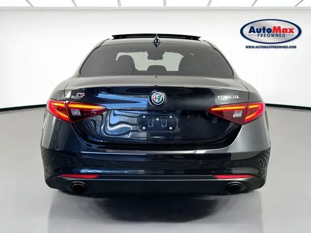 2022 Alfa Romeo Giulia - Image 8 of 18