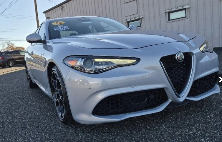 2022 Alfa Romeo Giulia - Image 3 of 7