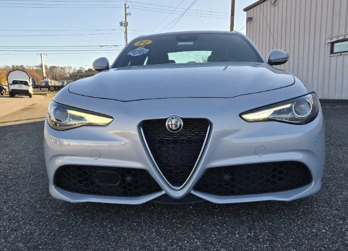 2022 Alfa Romeo Giulia - Image 2 of 7