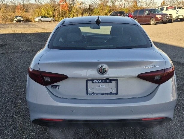 2022 Alfa Romeo Giulia - Image 5 of 7