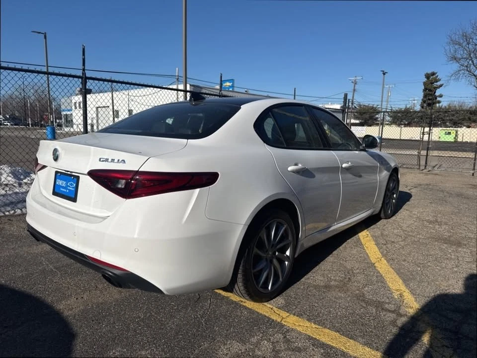 2022 Alfa Romeo Giulia - Image 2 of 11