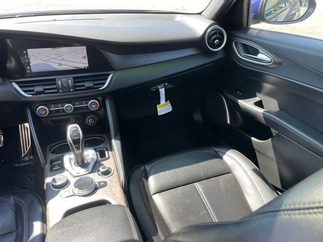 2022 Alfa Romeo Giulia - Image 10 of 20
